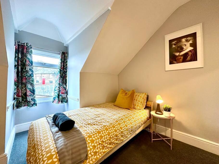 Massive 4 Bedroom Duplex Apartment - Sleeps Up To 10 People - Free Parking - 5 Minutes To The Best Beach! - Great Location - Fast Wifi - Smart Tv - Newly Decorated - Sleeps Up To 10! Close To Bournemouth & Poole Town Centre & Sandbanks Exterior foto